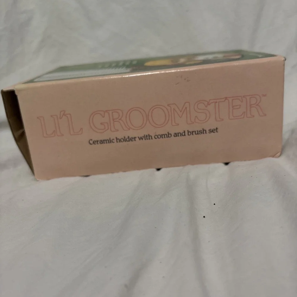 VINTAGE Lil Groomster Brush and Comb Set Ceramic Holder #5394G Missy And Kitty